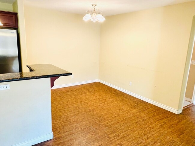 Building Photo - AVAILABLE JUNE 1st! CENTRALLY LOCATED 3BD/...