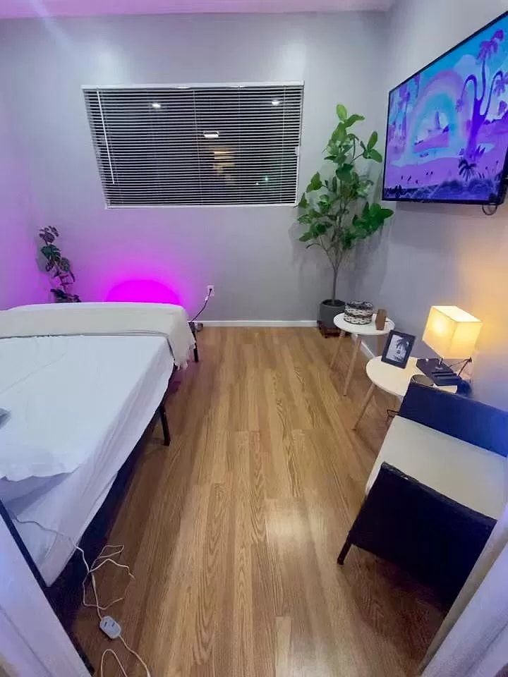 Building Photo - 310 SW 9th Ave