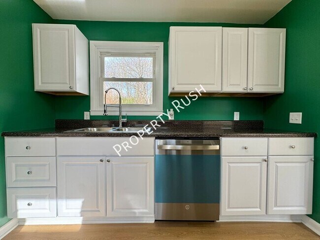 Building Photo - 32 Opal Rd