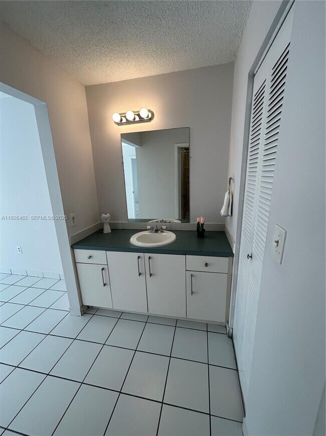 Building Photo - 1250 NE 125th St