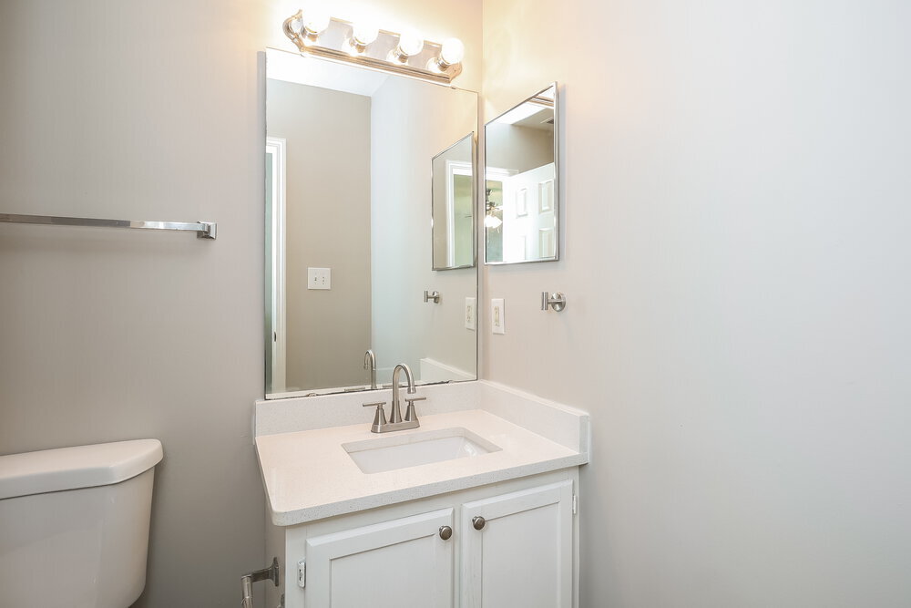 Building Photo - 2749 Fairstone Ave