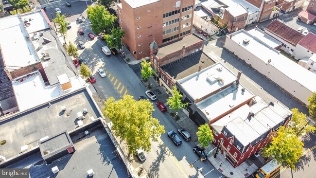 Building Photo - 27 N Hanover St