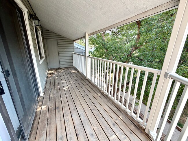 Building Photo - 908 S Walden Way