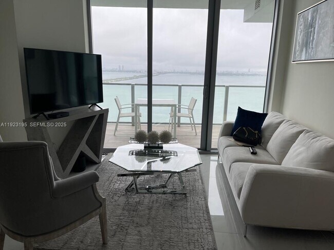 Building Photo - 2900 NE 7th Ave