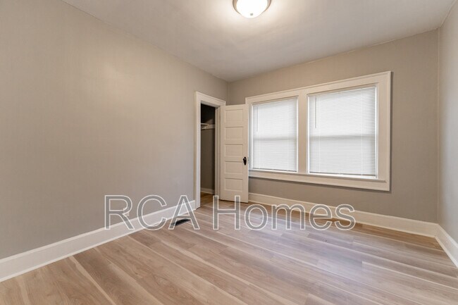 Building Photo - 1115 N Oxford St