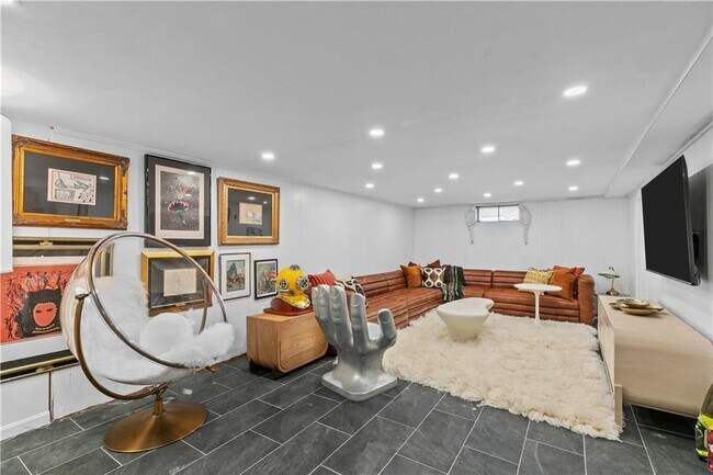 Building Photo - 1 Narragansett Ave