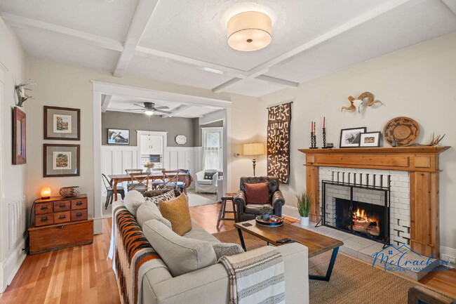 Building Photo - Charming 2-Bedroom Cottage with Modern Com...