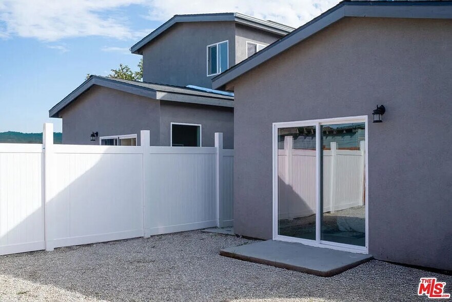 Building Photo - 1673 E 111th St