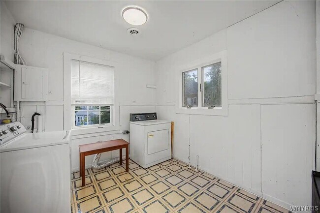 Building Photo - 485 Porter Ave