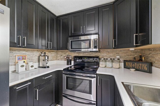 Building Photo - 4265 Brentwood Park Cir