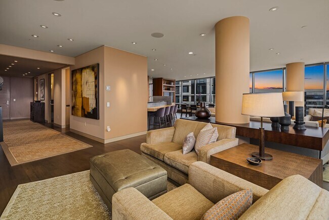 Building Photo - 3Bd/2.5Ba One Lincoln Tower Penthouse