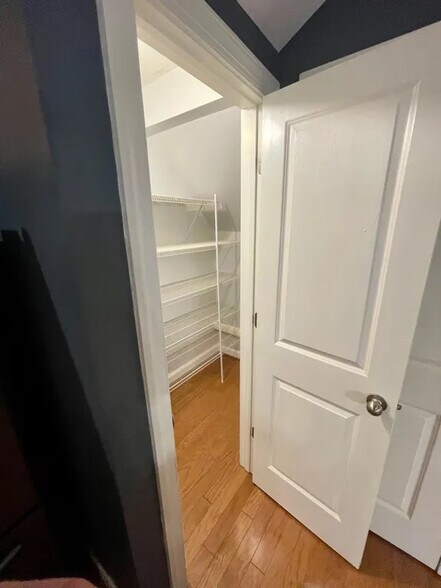 Building Photo - Room in Townhome on Autumn Mist Dr