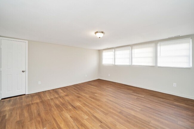 Building Photo - 1624 Fairview Dr