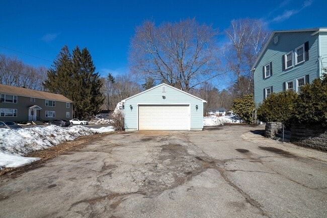 Building Photo - 5 Maple Ave