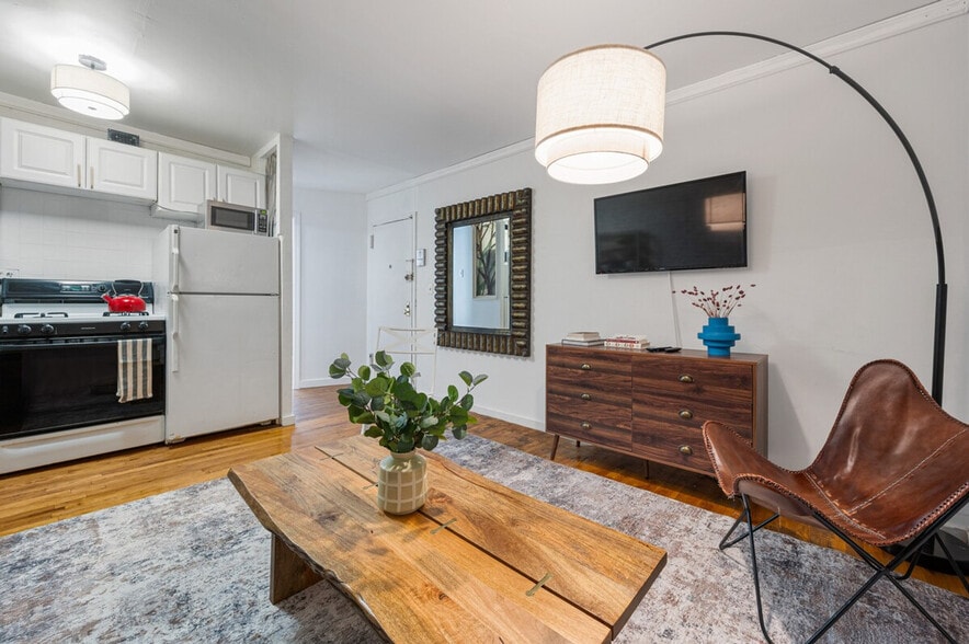 Building Photo - 393 8th Ave