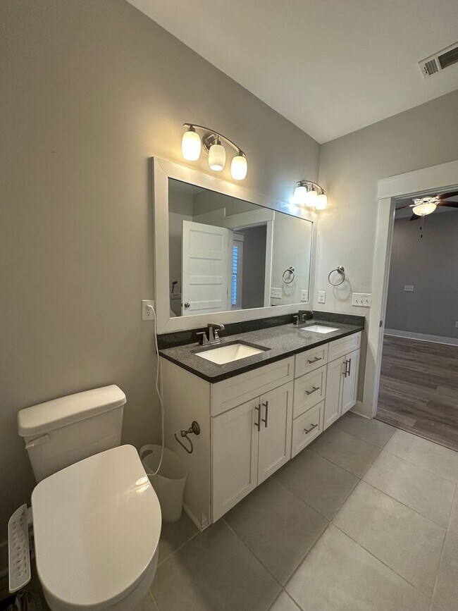 Building Photo - Gorgeous newer 2-Story, 4 bedroom Home in South Walton County