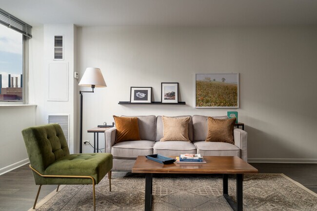 Building Photo - 901 S Ashland Ave