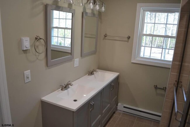 Building Photo - 321 Dogwood Ave