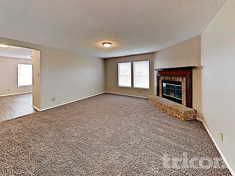 Building Photo - 2875 Ludwig Dr