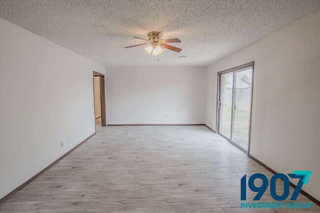 Building Photo - Charming Brick Home with Modern Updates and Large Backyard in Moore!