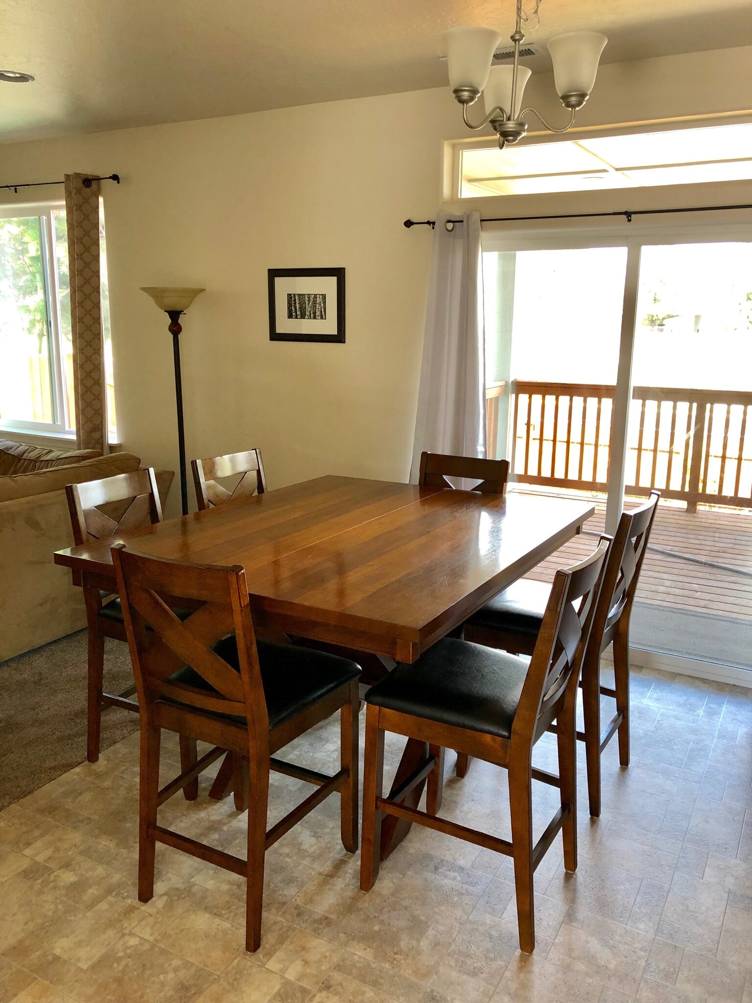 Very n ice large square table for 6-8 - 61489 SE Luna Pl