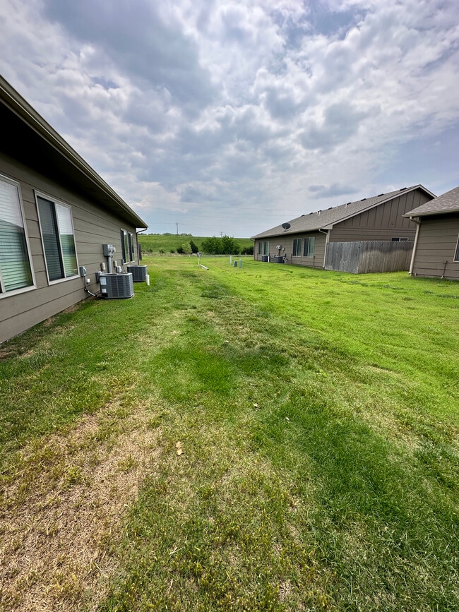 Building Photo - 4801 N Hillside Ct