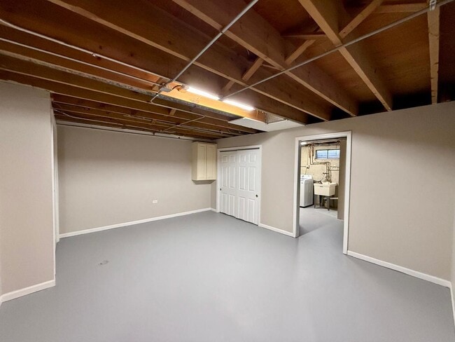 Building Photo - 746 N Glenwood Pl