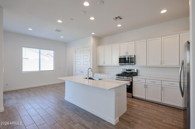 Building Photo - 7702 W Jackrabbit Ln