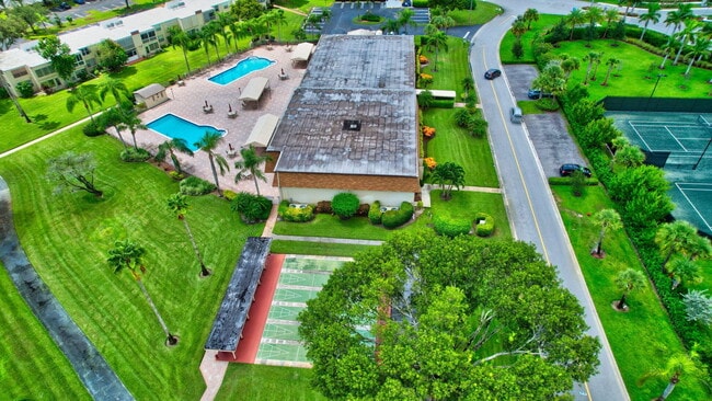 Building Photo - 10 Willowbrook Ln