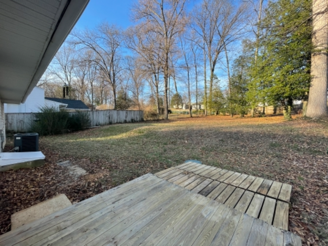 Building Photo - 120 Tulip Dr