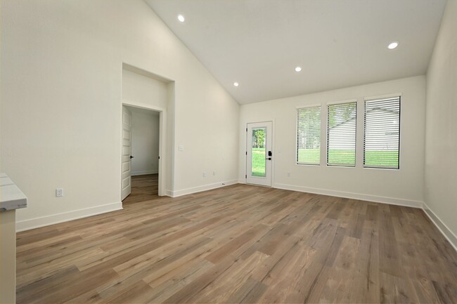 Building Photo - 100-102 Amberwood Ct
