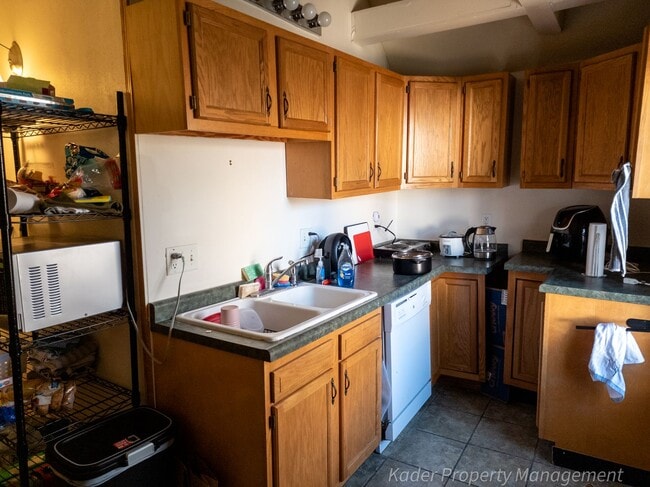 Building Photo - 146 W Gorham St