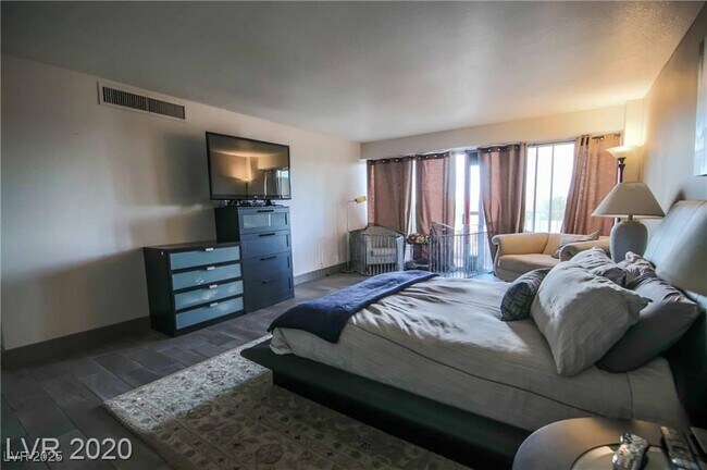 Building Photo - 3111 Bel Air Dr