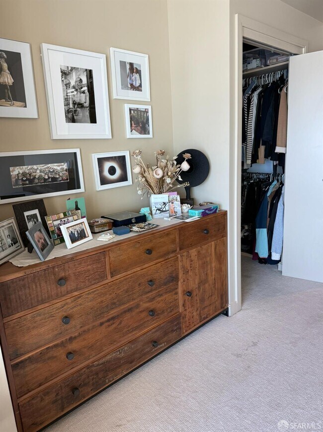 Building Photo - 425 1st St