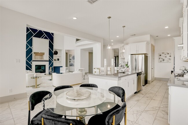 Building Photo - 1922 Pleasant Grove Dr