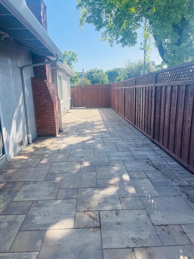 Building Photo - 3495 Meridian Ave