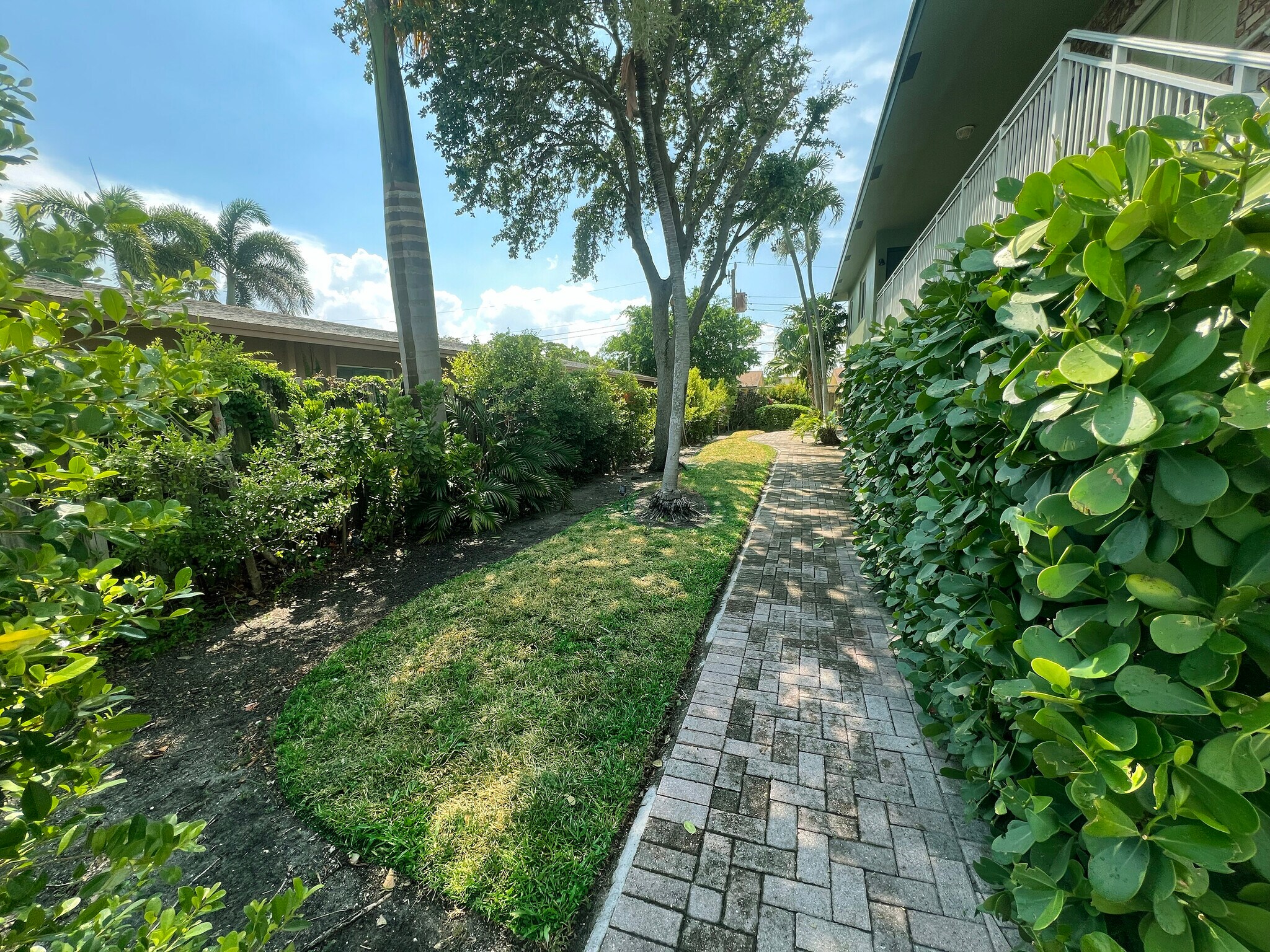 Building Photo - 1353 Holly Heights Dr