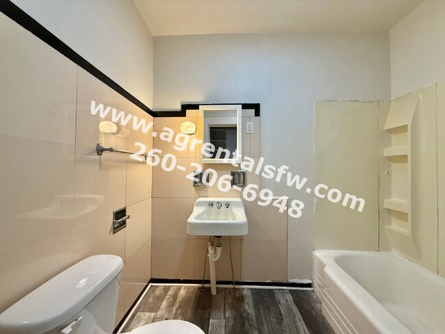 Building Photo - 4 Bedroom House- (Section 8 OK!)