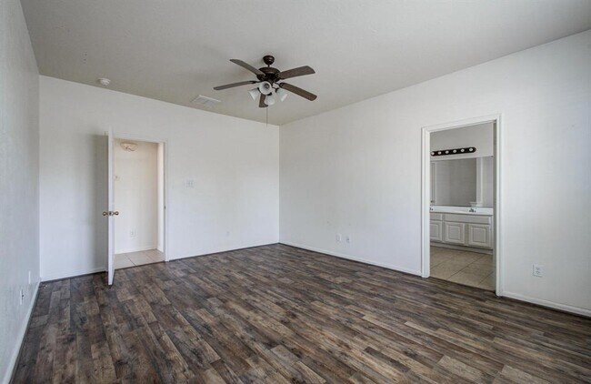 Building Photo - 7547 Oakwood Canyon Dr