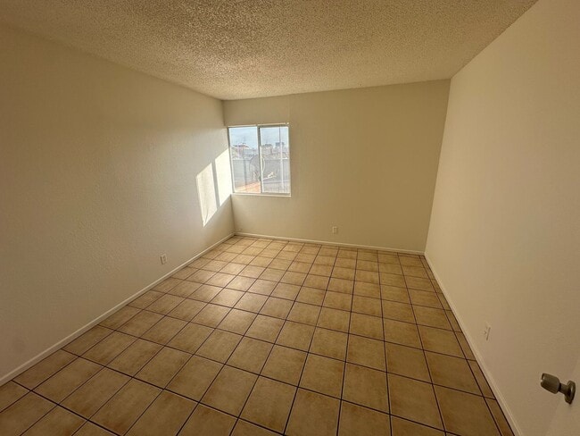 Building Photo - 4p6318