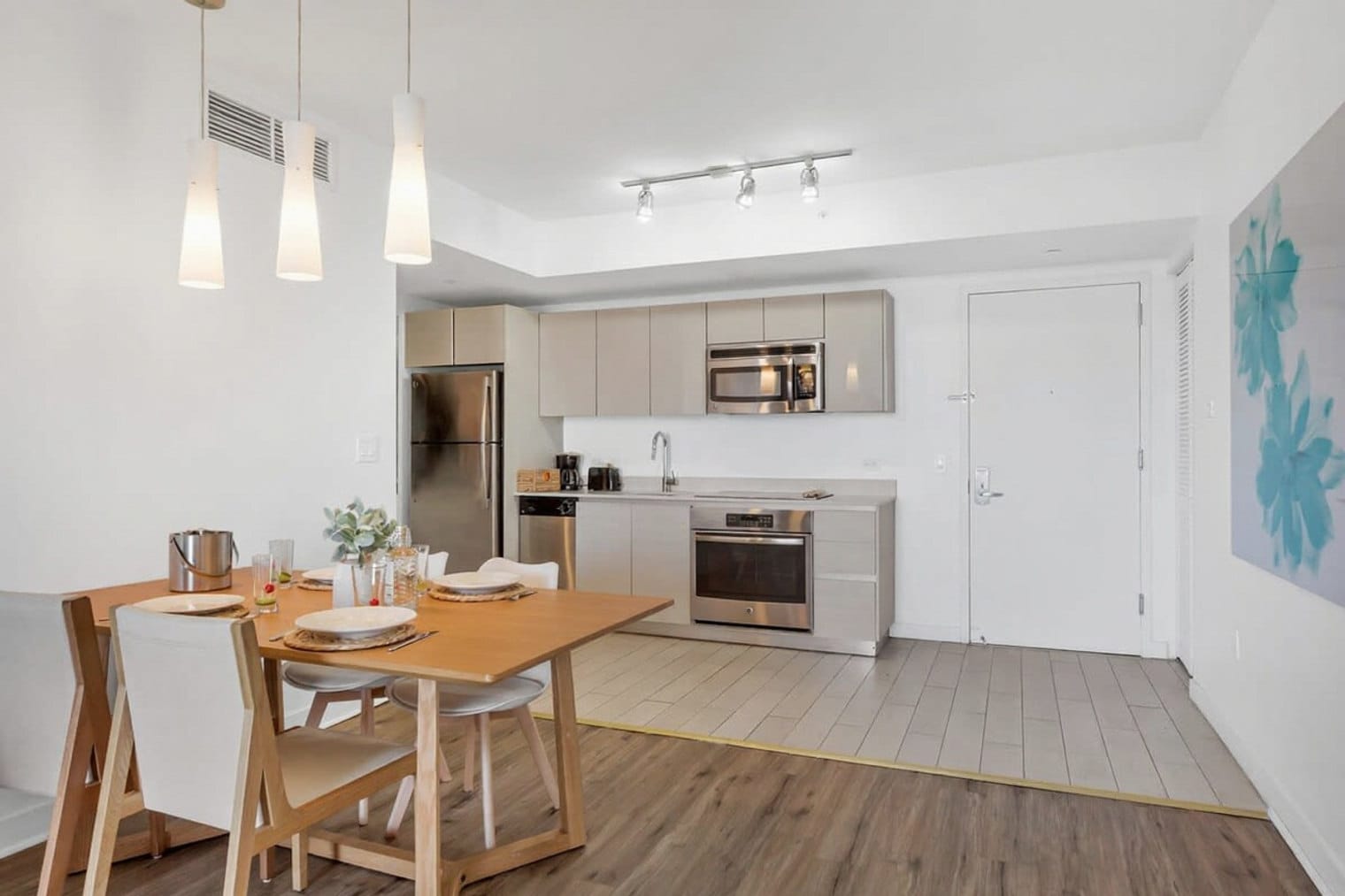 Building Photo - 2602 E Hallandale Beach Blvd