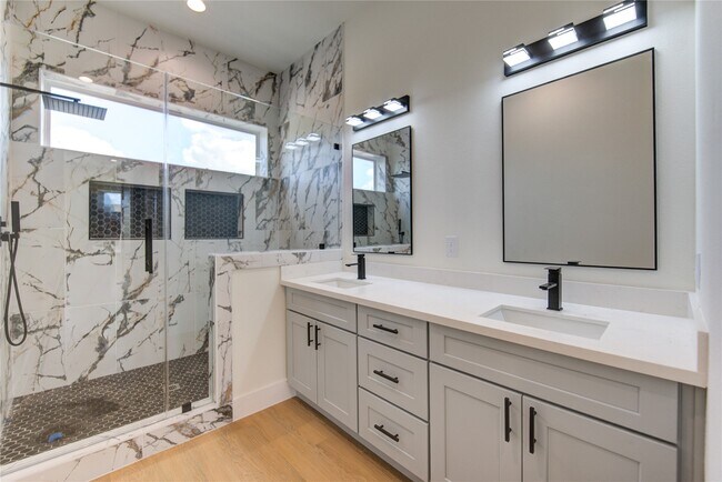 Building Photo - 4702 Coke St