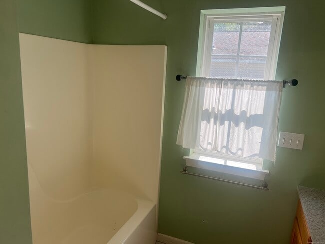 Building Photo - 53 Tunxis St