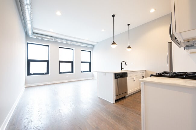 Building Photo - 1637 W Chicago Ave