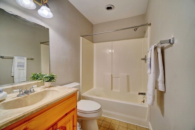 Building Photo - Peaceful Pungo living