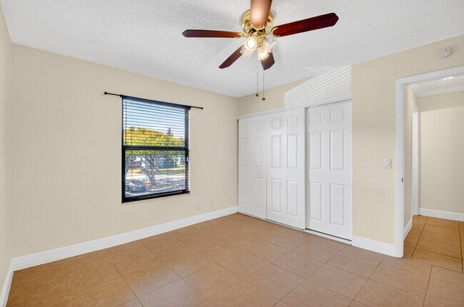 Building Photo - 18 Crossings Cir