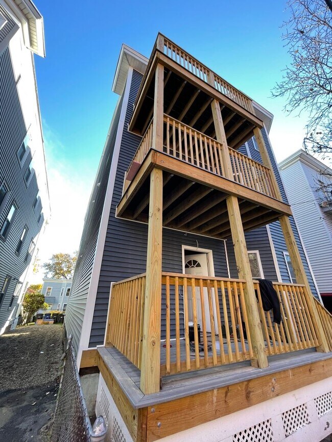 Building Photo - Harvard/Inman Square, High-End Finishes, I...