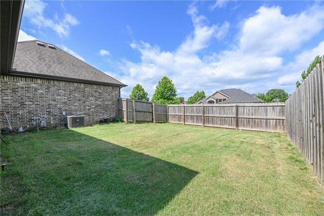 Building Photo - 5824 W Persimmon St
