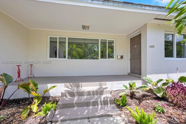 Building Photo - 6610 Santona St