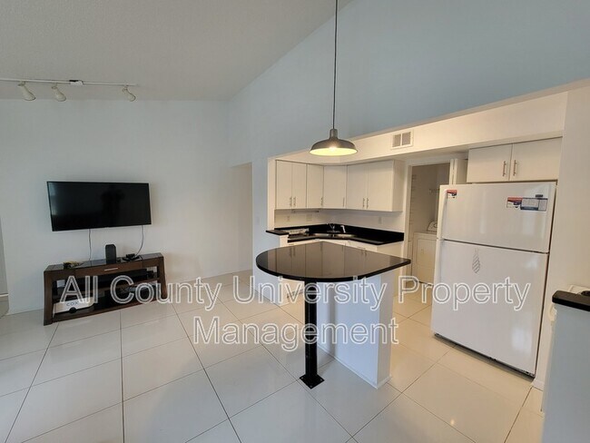 Building Photo - 2601 SW Archer Rd